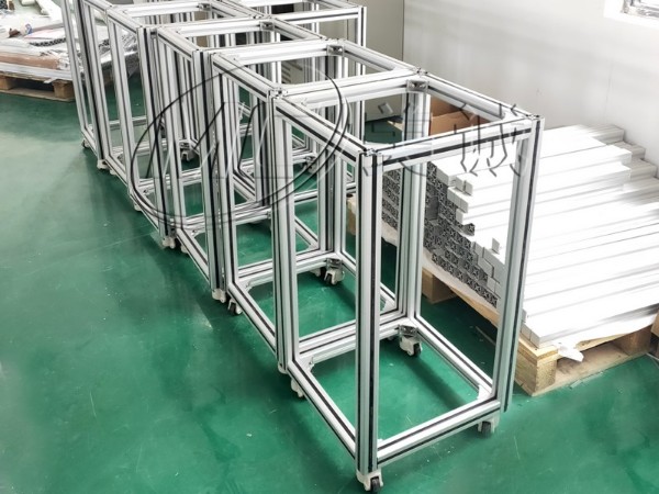 假如你出攤，你就需要鋁合金架子